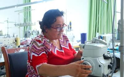 “家門口”辦起服裝廠 群眾就業有保障